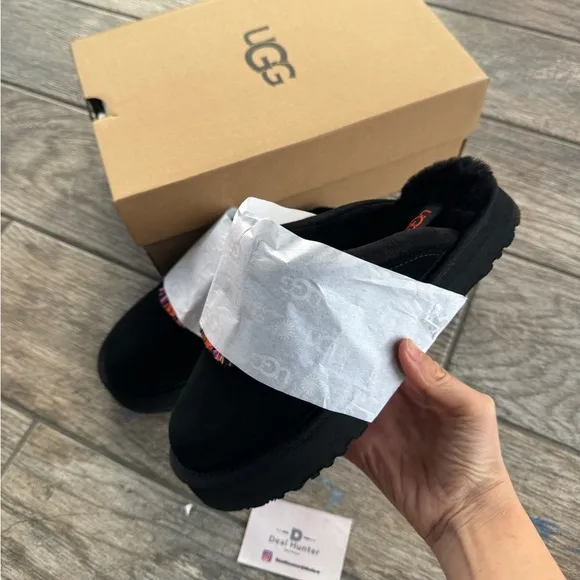 Brand New UGG Big Kids Tazzle Slippers “Black”