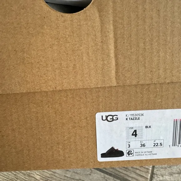 Brand New UGG Big Kids Tazzle Slippers “Black”
