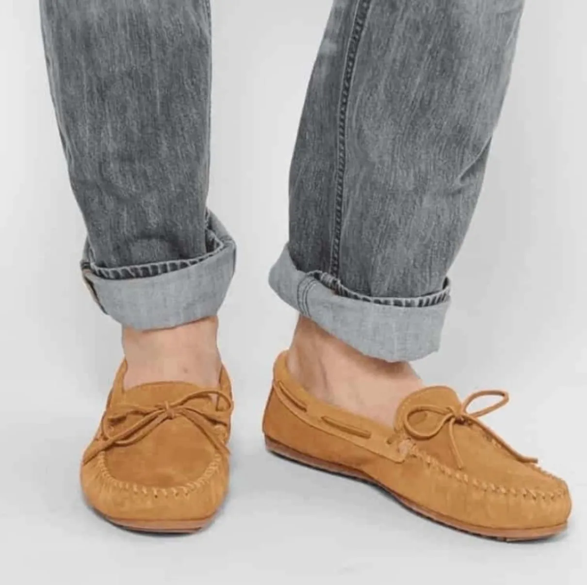 Guy's Minnetonka Moccasins 917T - Classic Suede Moccasin - Taupe
