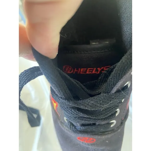 Heelys Pro 20 Flame &amp; Fire Print Embroidered Shoes-Size Youth 1-With No Wheels