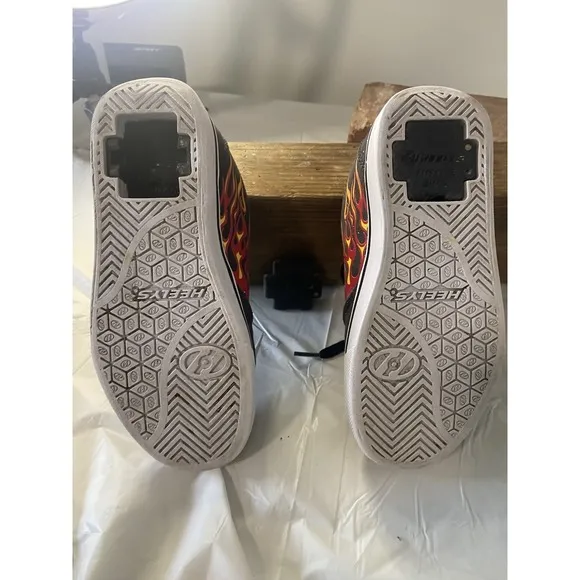 Heelys Pro 20 Flame &amp; Fire Print Embroidered Shoes-Size Youth 1-With No Wheels