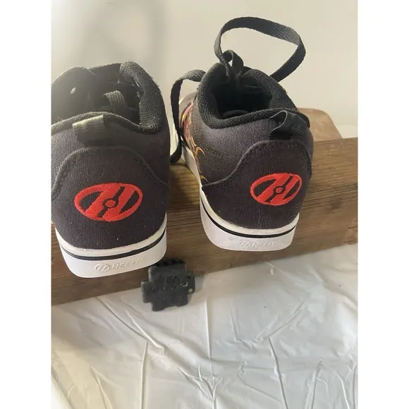 Heelys Pro 20 Flame &amp; Fire Print Embroidered Shoes-Size Youth 1-With No Wheels
