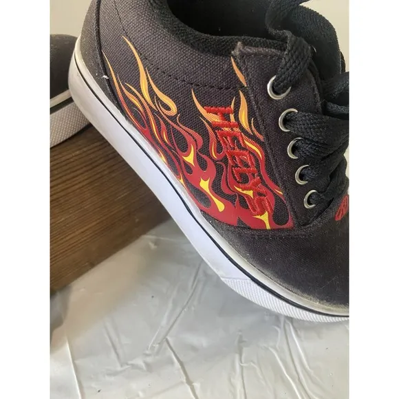 Heelys Pro 20 Flame &amp; Fire Print Embroidered Shoes-Size Youth 1-With No Wheels