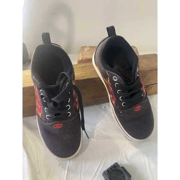 Heelys Pro 20 Flame &amp; Fire Print Embroidered Shoes-Size Youth 1-With No Wheels