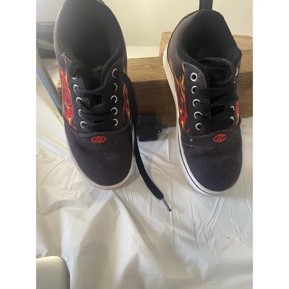Heelys Pro 20 Flame &amp; Fire Print Embroidered Shoes-Size Youth 1-With No Wheels
