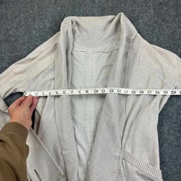 LULULEMON Women’s Blush Pink Transformation Wrap heathered dune/white size: 6