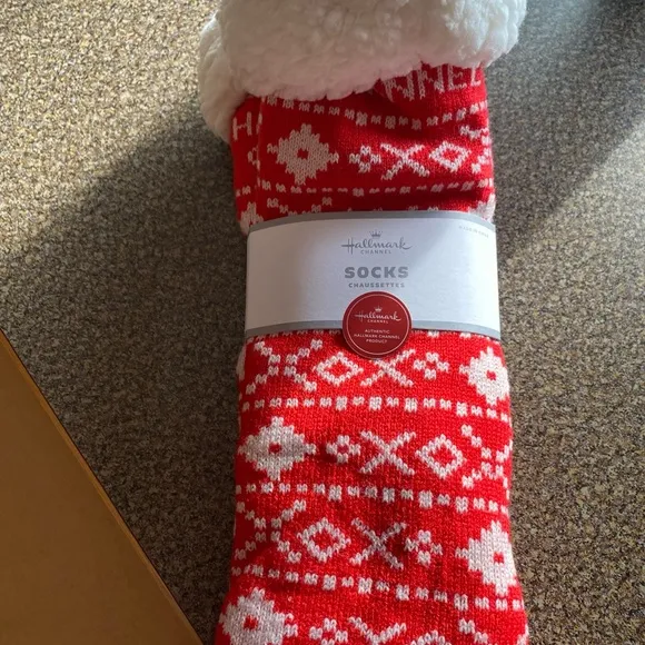 New! Hallmark movie channel Lounge Sleep Pajama Slippers socks set Great gift!