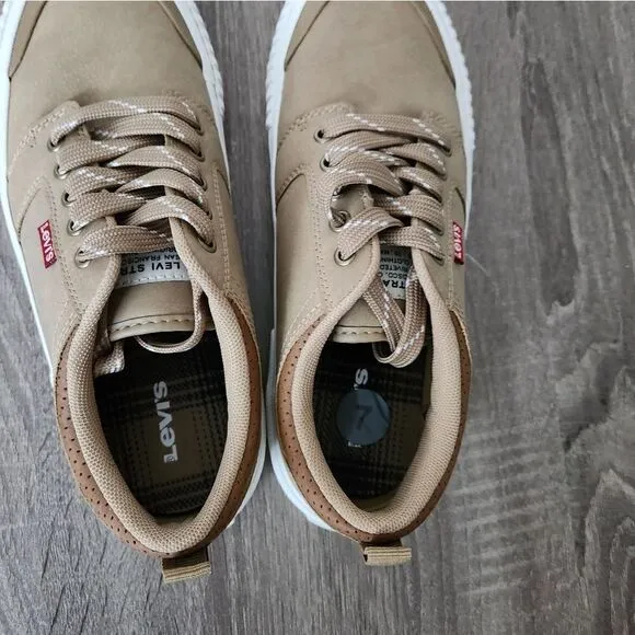 NEW MEN'S LEVI'S SHOES US 7 SIZE BROWN COLOR.