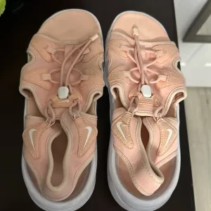 Nike Koko air max pink and white platform sandals size 9!