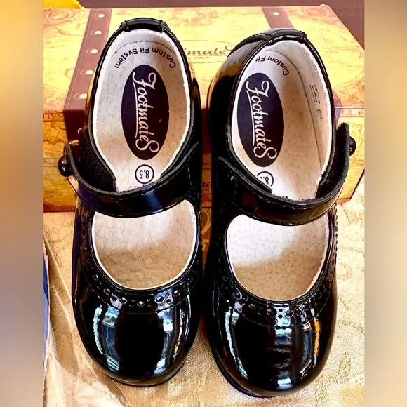NWT BEAUTIFUL FORMAL GIRL TODDLER BLACK PATENT LEATHER MARY JANE Size 8.5 Girl