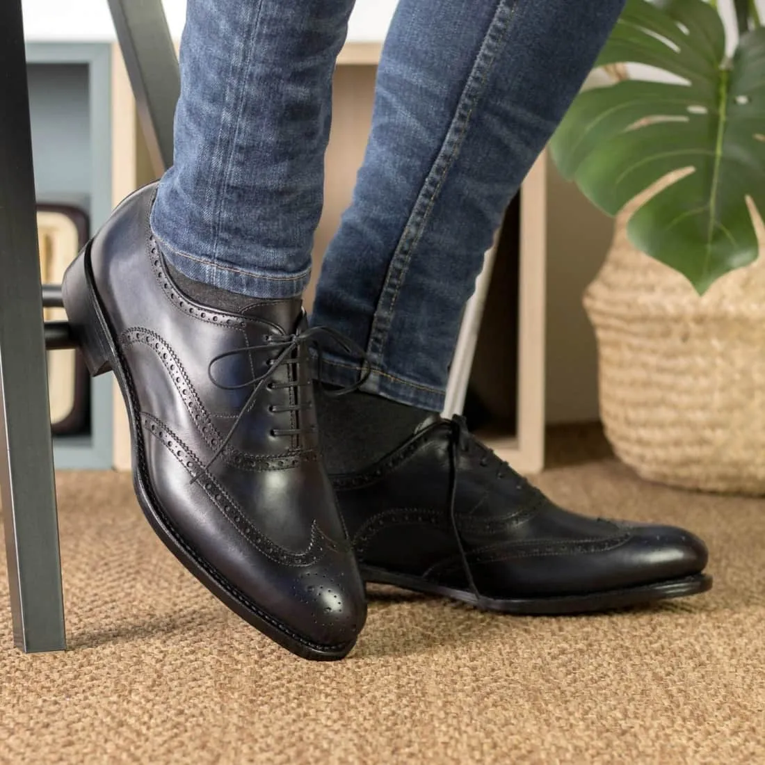 Richelieu fleuri en cuir bleu marine