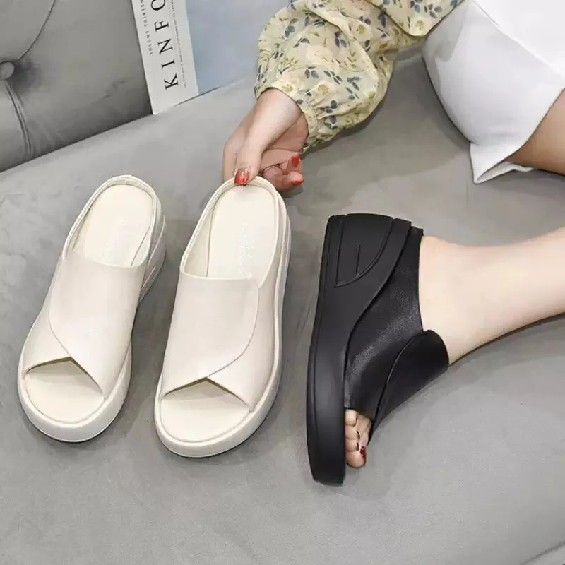 Summer slippers for women