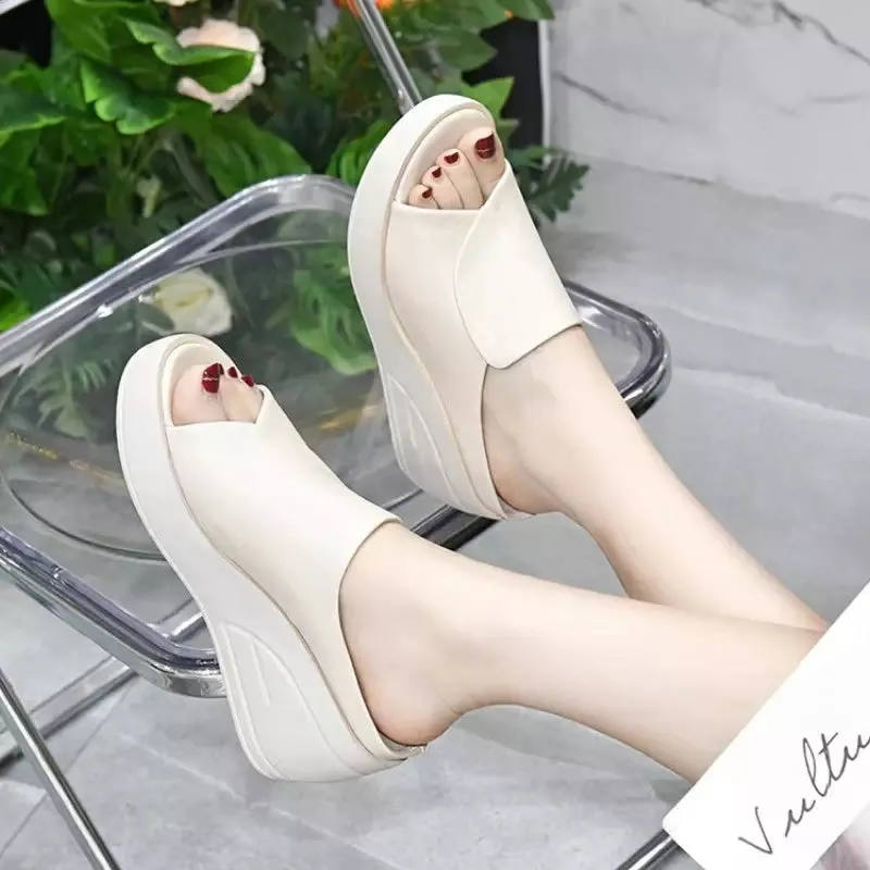 Summer slippers for women