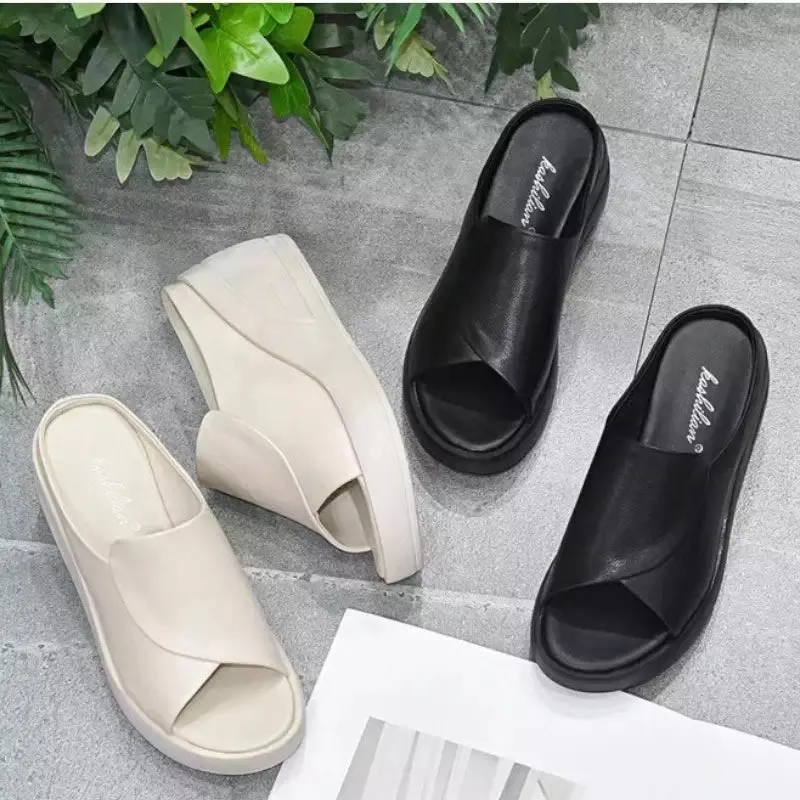 Summer slippers for women