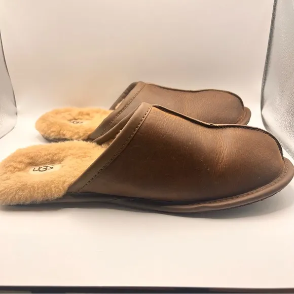 UGG Men’s Scuff Leather Slippers Size 10