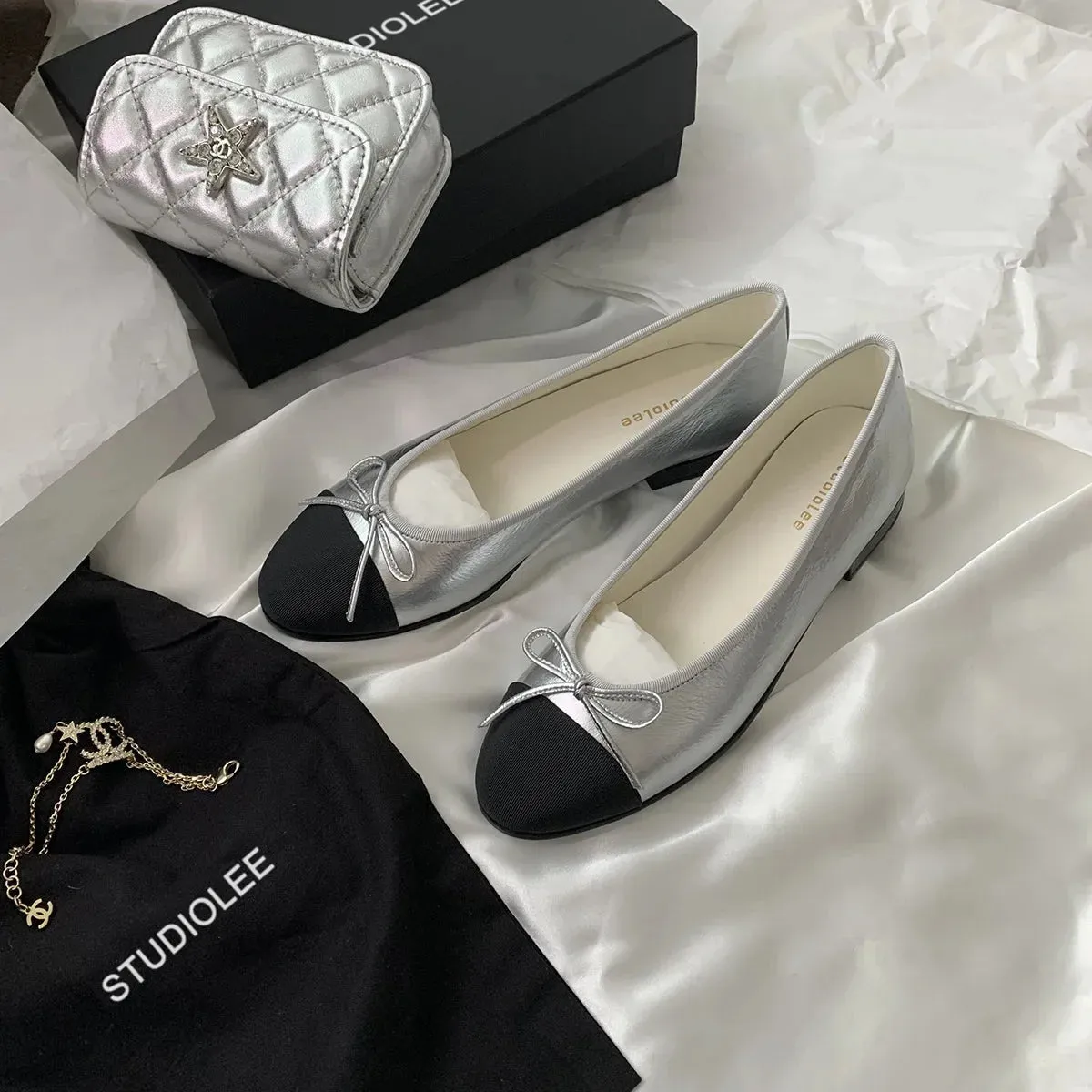 Women Leather Bowknot Flats Single Fashion Lady Round Toe Light Loafers Ballet Pumps