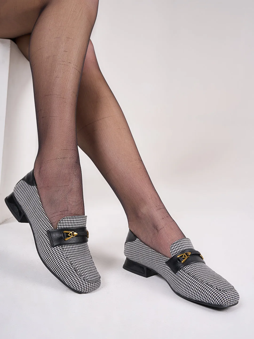 Women's Black/White Casual Slip On (IU2009)