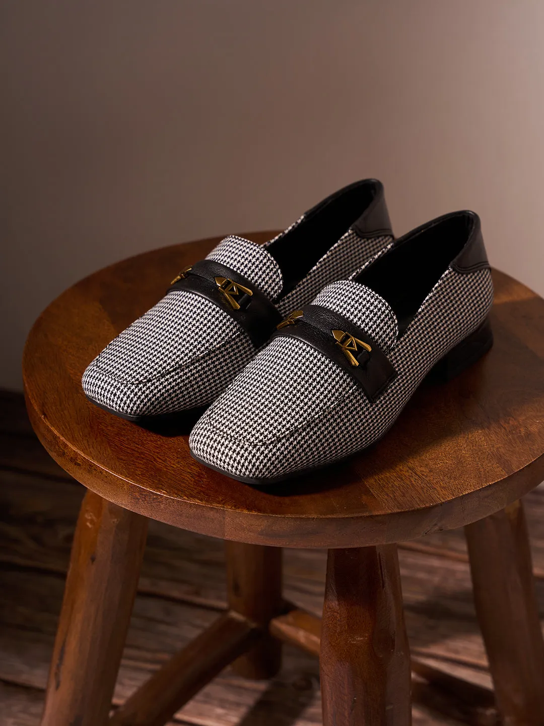 Women's Black/White Casual Slip On (IU2009)